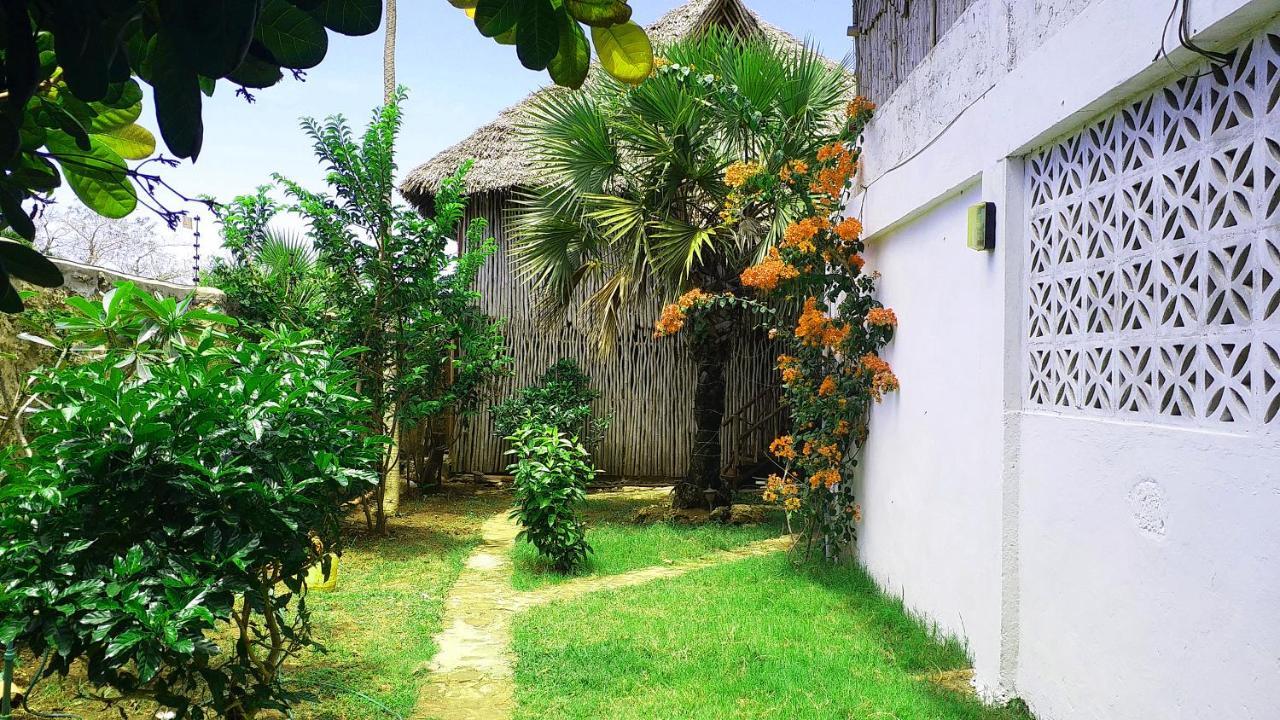 Diani Hostel Diani Beach Dış mekan fotoğraf